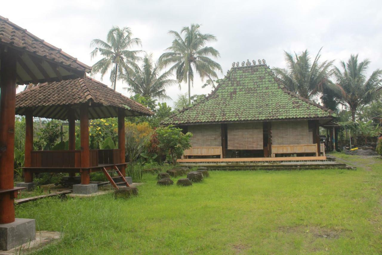 Joglo Greenhouse Hotel Ngemplak  Exterior photo